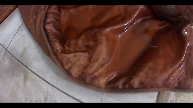 MilfyCalla: Orinar, semen &amp; downjacket obsesión mamada, lluvia dorada y juego fetiche...