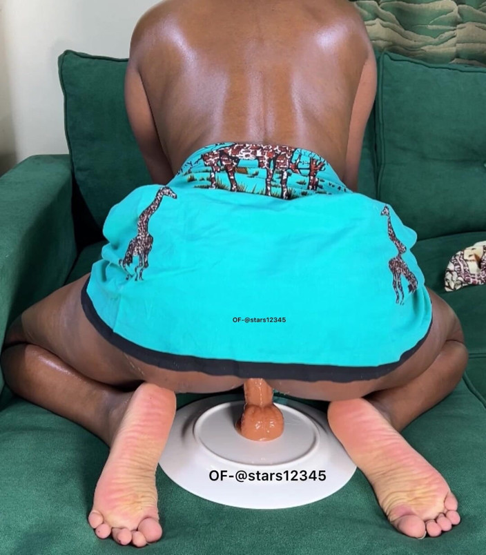 Its Nyota: African Beauty Riding Dildo ociekająca mokrą cipką słodycz