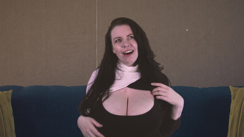 Lovely Lilith: Neighborhood MILF 2- Brännbar Karen