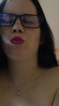 Krásná nahá milfka Anna dělá footjob a anál
