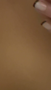 Dildo hitam melalui pantyhose robek - si rambut cokelat semok