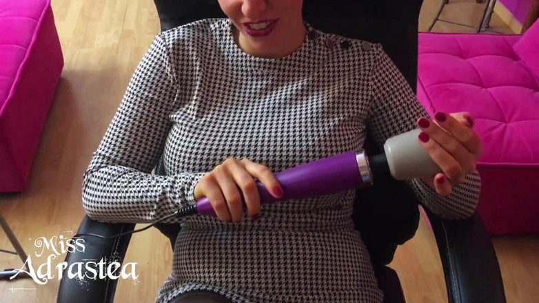 Miss Adrastea: Suppliée d'éjaculer sur mes bas !