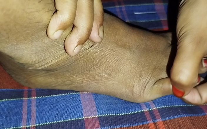 Puja Rani: 我在黑暗的夜晚独自一人与女孩发生性关系。她紧致的阴户非常有吸引力，女孩看起来很漂亮