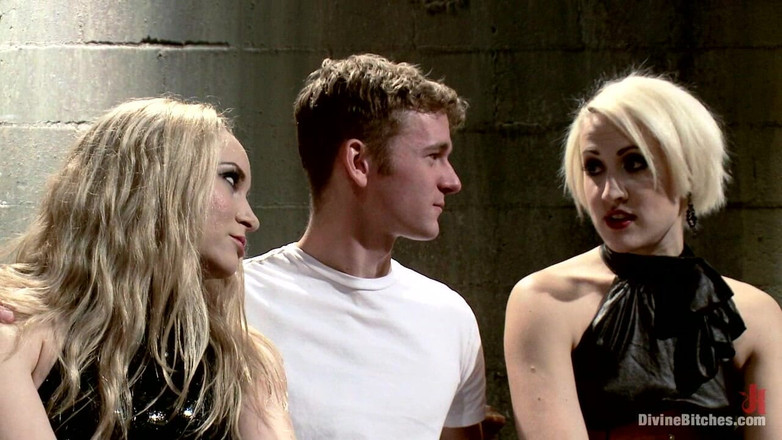 Divine Bitches by Kink: Божественна велетень