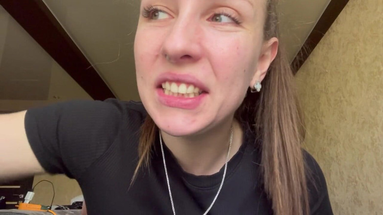 Hottie goddess: Слизь и переполнение слюной, экстремальная фантазия крупным планом