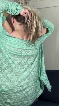 Cambria Curves țâțe masive și burtă