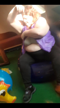 Kittelfetisch Tammara Im Engen Kittel