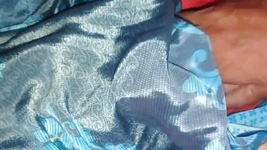 Desi Indische huisvrouw neukt eigengemaakt