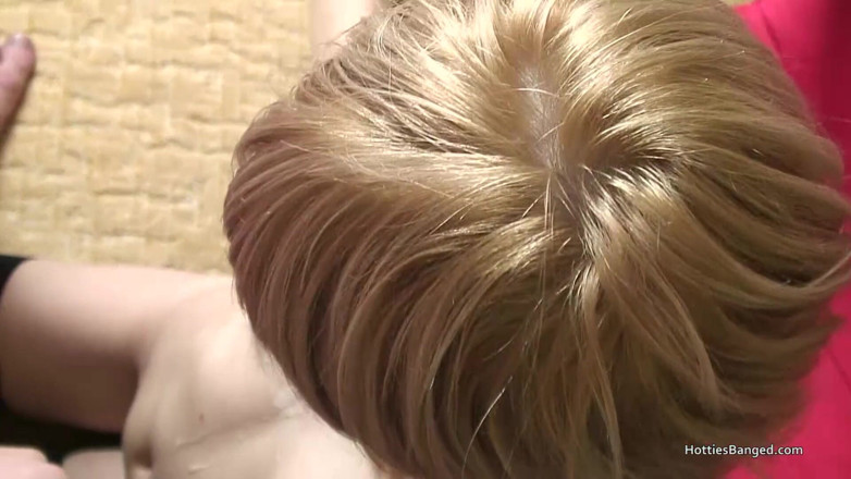 Hotties Banged: 자지를 빨고 따먹는 섹시한 겸둥이 십대