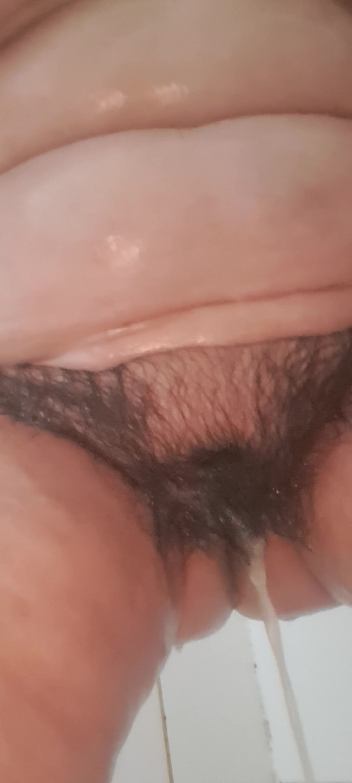 Mommy big hairy pussy: MiLF matura con tette e bagnate insaponate