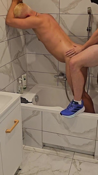 Sex v koupelně ošukal svého přítele 3