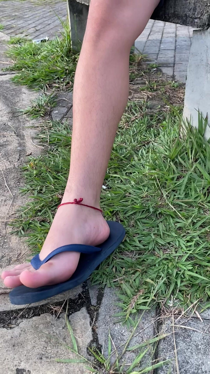 Mr Feet Colombia: Kus de zolen van mijn voeten alsof ze jouw god...