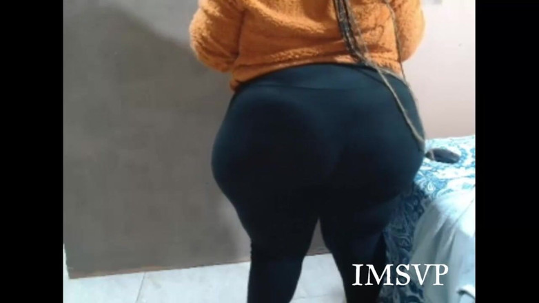 Big black clapping booties: meri vishaal khoobsoorat vishaalkaay gand ke lie kapre badalte hue...