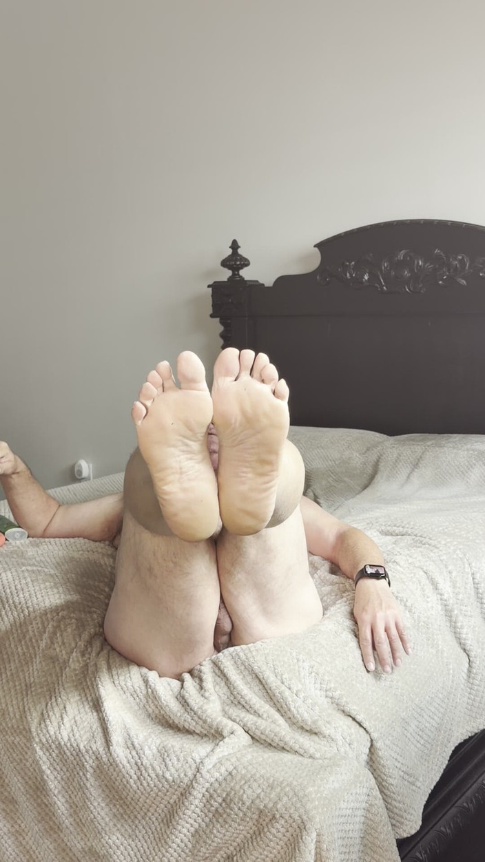 GottaLuvBB: Speciální požadavek na kundičku a nohy nevlastního otce