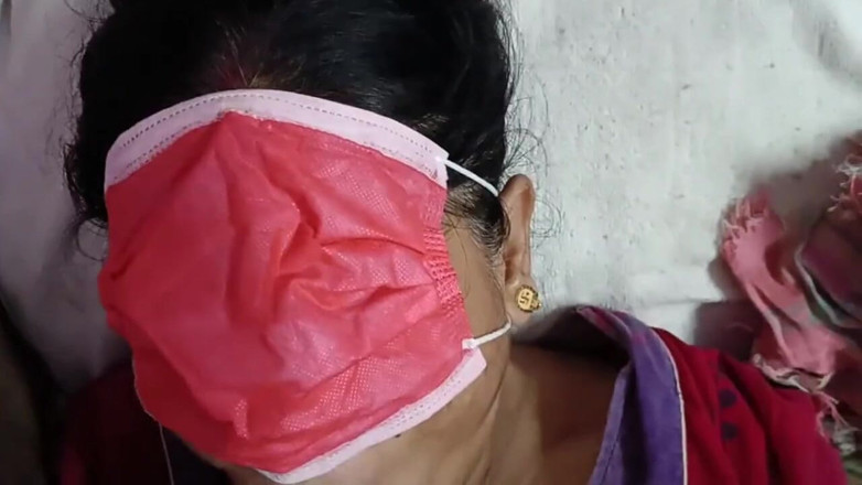 bengalihousewife: Suri rumah Bengali India Boudi menghisap &amp; persembahan kongkek