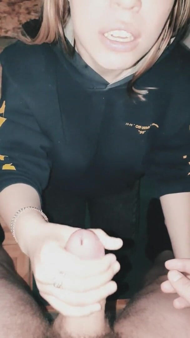 YSP Studio: Kouření blonďaté teenagerky saje ptáka a polyká pusu spermatu