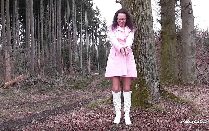 Natural Chris: Anal whore in the woods