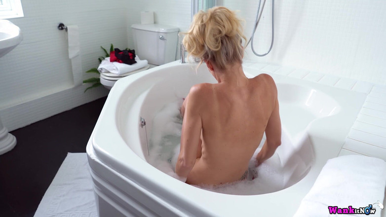 Wank it Now: Leah - una verifica regolare