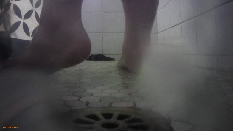 LaLaDelilah: BBW shower feet