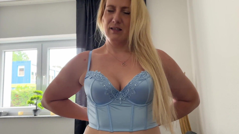 Julia-Winter: Livecam Session Aborted - I Needed a Real Cock!