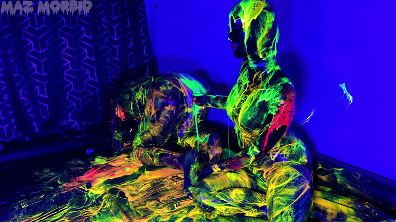 KinkyFemdomTV: Uv mojado y desordenado gimpy doble fisting 4k con Patricia