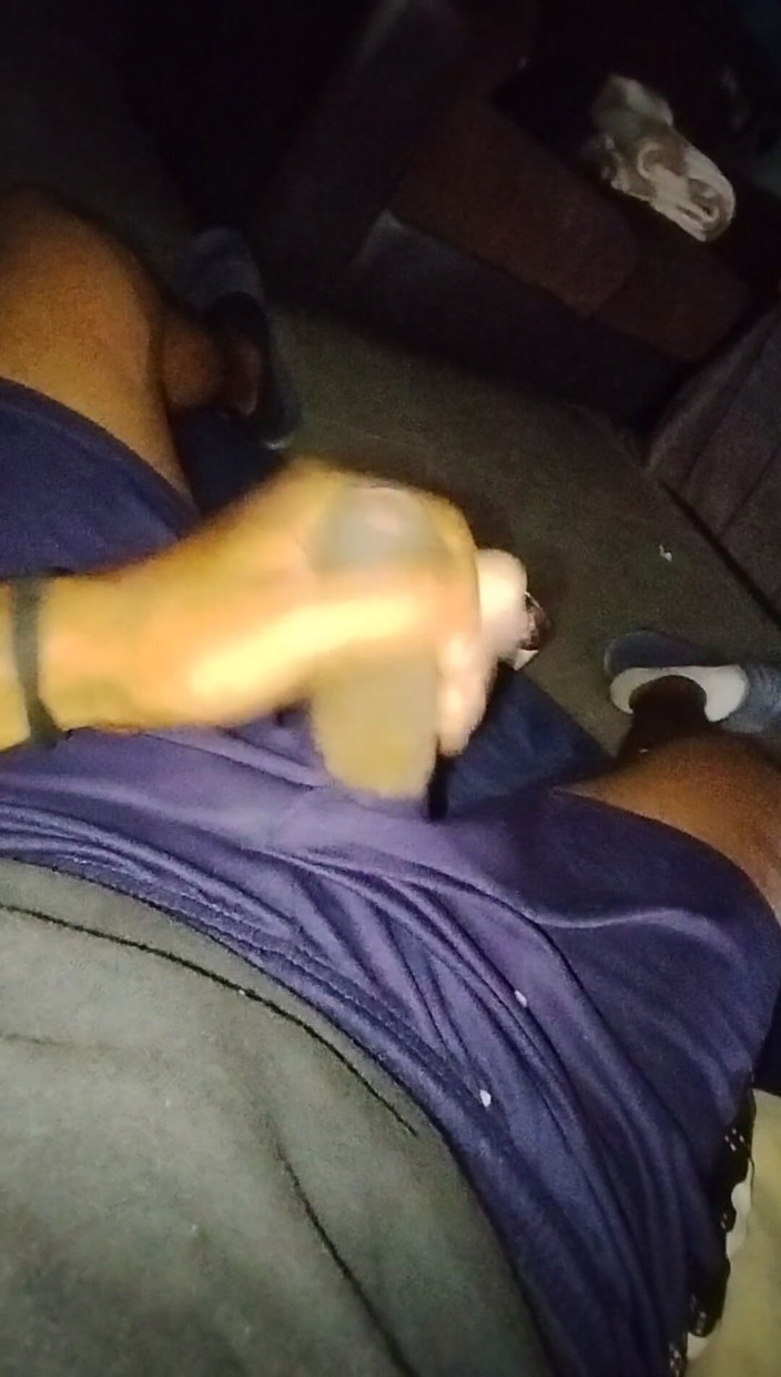 AlexAlejandro13: Man komt thuis met een orgasme
