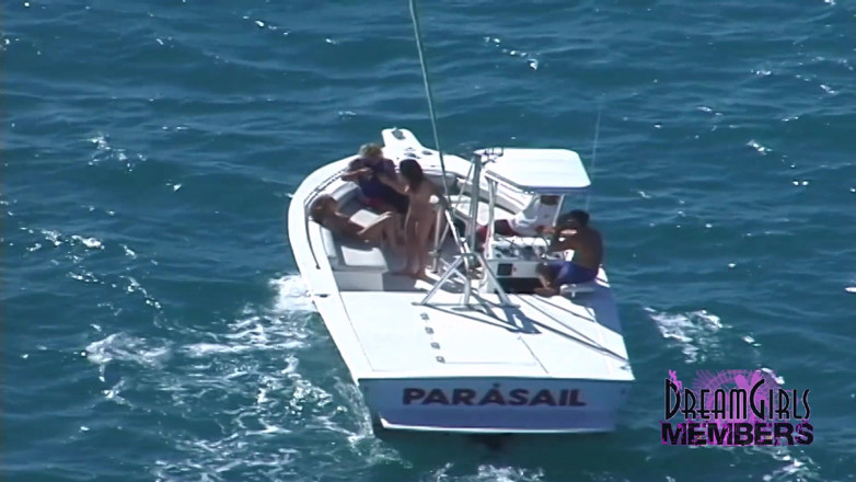 Dream Girls: Nacktes parasailing in Key West
