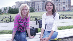 Teen Mega World: Trojka se všemi přírodními dívkami