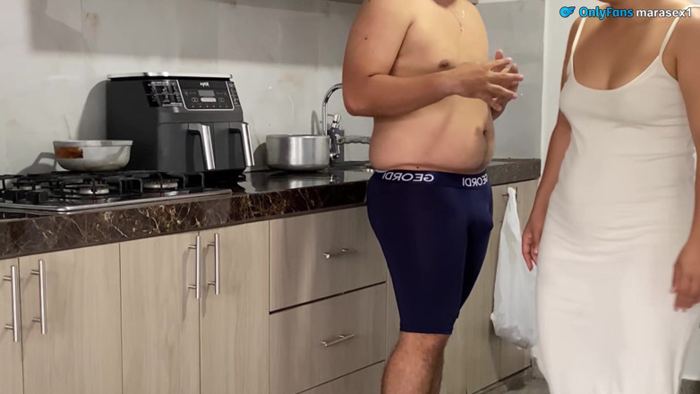 MaRaSexx: A Beautiful Amateur Couple Shares Kitchen and Have Delicious Morning...