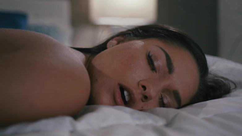 SweetheartVideo: Masajear a una linda lesbiana