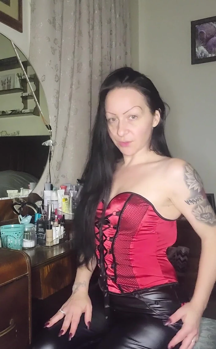 Raven Willow: You Will Watch Goddess, Simp Over Her in a Corset...