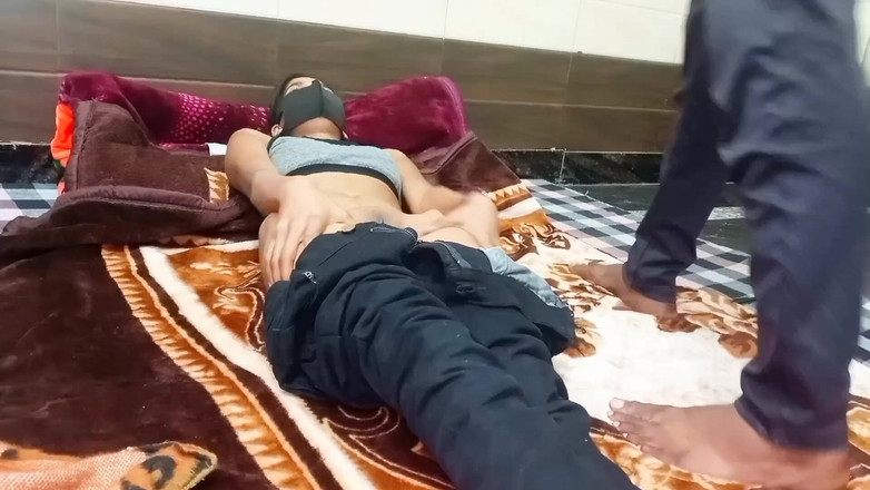 Shivanibaby: 처음으로 보짓물 가득한 보지를 따먹어