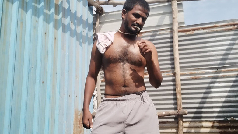 KUMBHA MANOJ KUMAR: Penggambaran filem gay India Xhard merakam video di luar