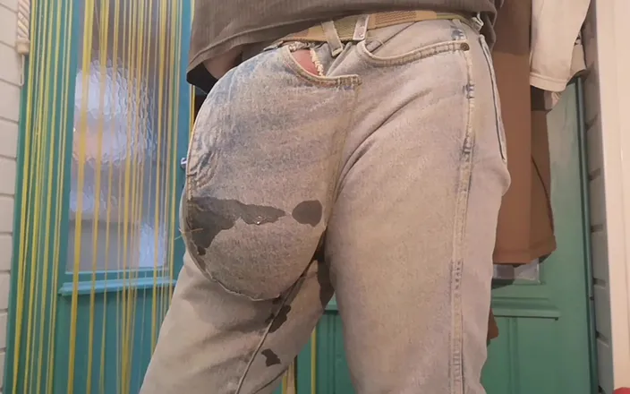 Monster_Meat_: Wetting my jeans bulge!!!