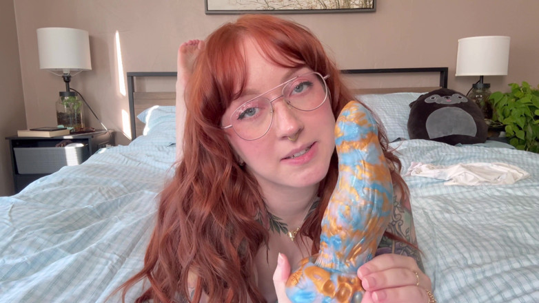 luxury_slut: สาวรอยสักทำลายรูหีตัวเองด้วย Bad Dragon ขนาดยักษ์