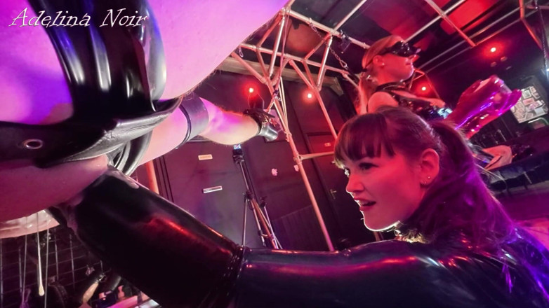 FISTINGQUEEN: Triple Anal Fisting Oleh 3 Dominatrix Lateks - Adelina Noir Vivien Lamour...