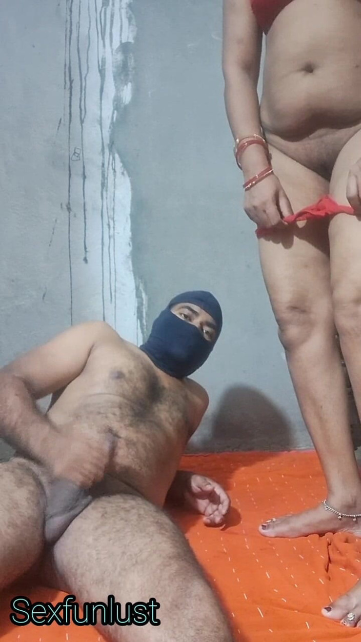 Sexfunlust: Richa pofticioasă scoate sperma de la pula unei vedete porno...