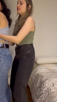 Lésbicas fazendo tribbing quente