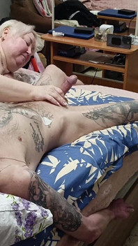 Ibu tiri memberikan blowjob mendalam kepada air mani saya