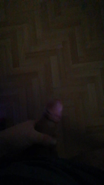 Larry Cum: Jag letar efter cock-hungriga slampor för en knull-vänskap