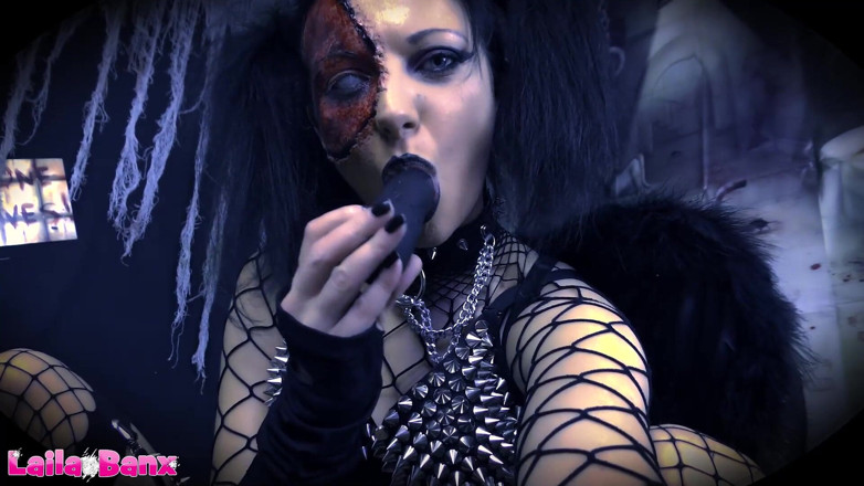 Laila Banx: Perverzní zombií potřebuje tvoji tyč! Veselý halloween