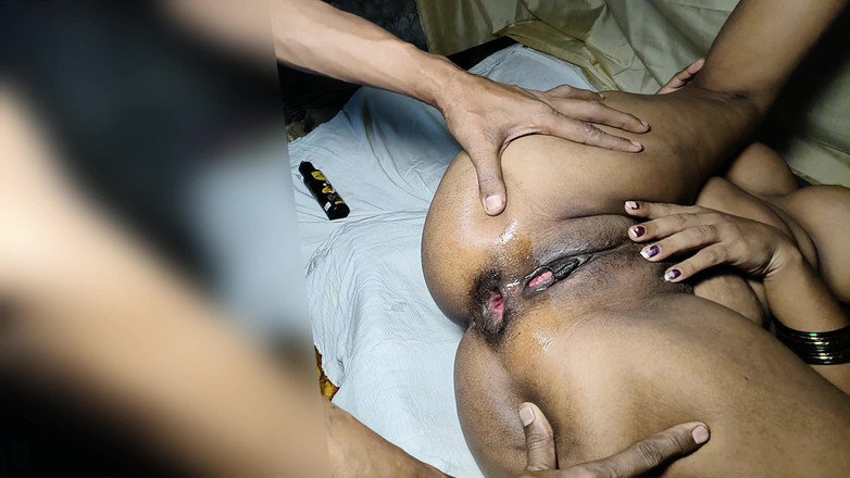 Desi anal: Istri seksi ini lagi asik ngentot dengan kain sosis warna...