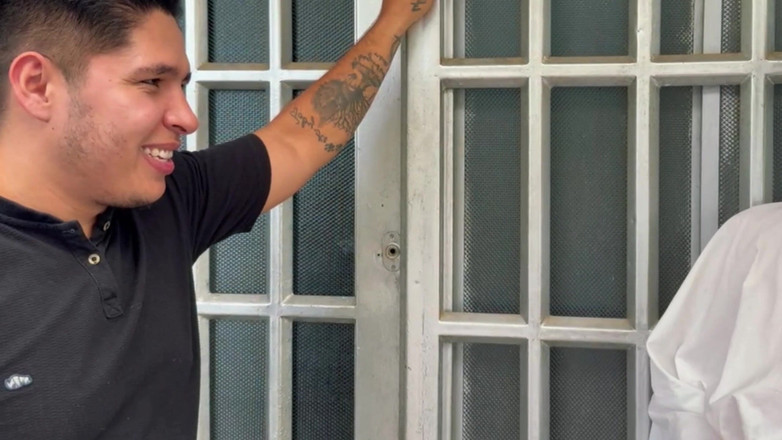 MeGanSxx: 3 latine atrăgătoare fac sex cu străini.