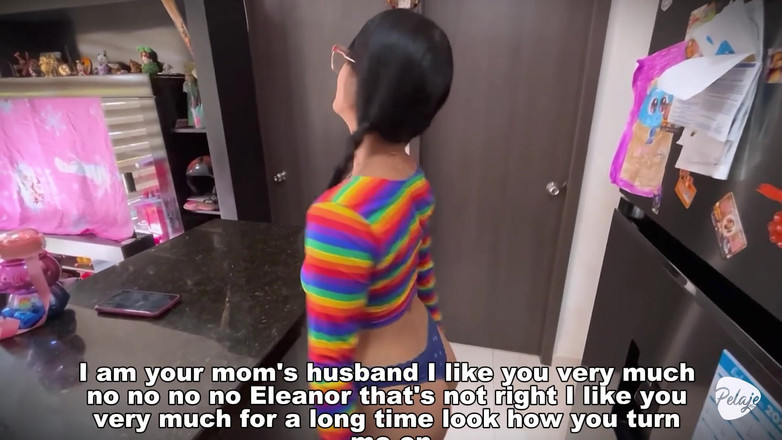 Pelaje mix: Я застала свою падчерку, яка мастурбувала на кухні, вона зізналася мені, що думала про мій товстий член.