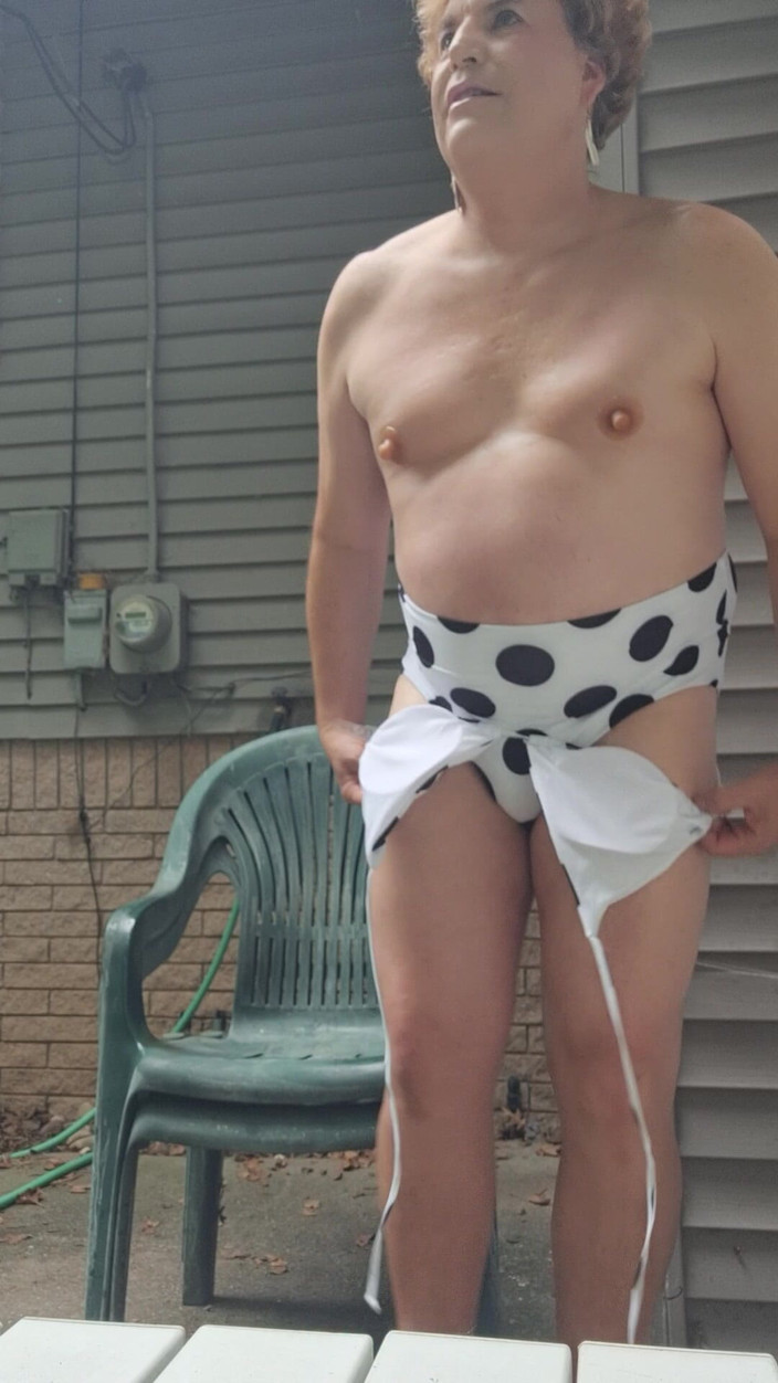 Victoria Lecherri: Minyak Emas Spesialku Sendiri!