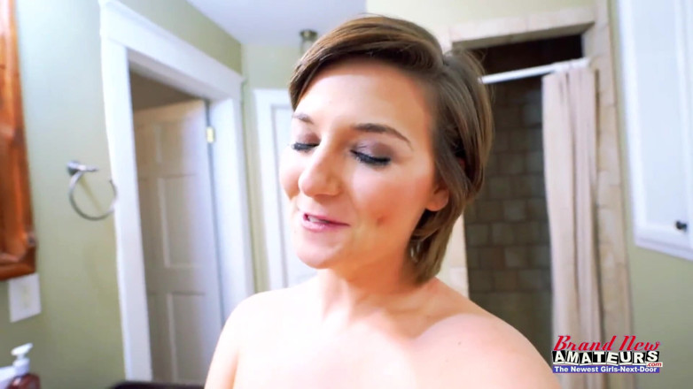 Brand New Amateurs: BrandNewAmateur - la belle Kylie se déshabille et suce une bite...