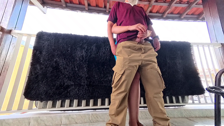 Gabi SweetCouplesStories: Spotkanie po imprezie kończy się kremówka na balkonie