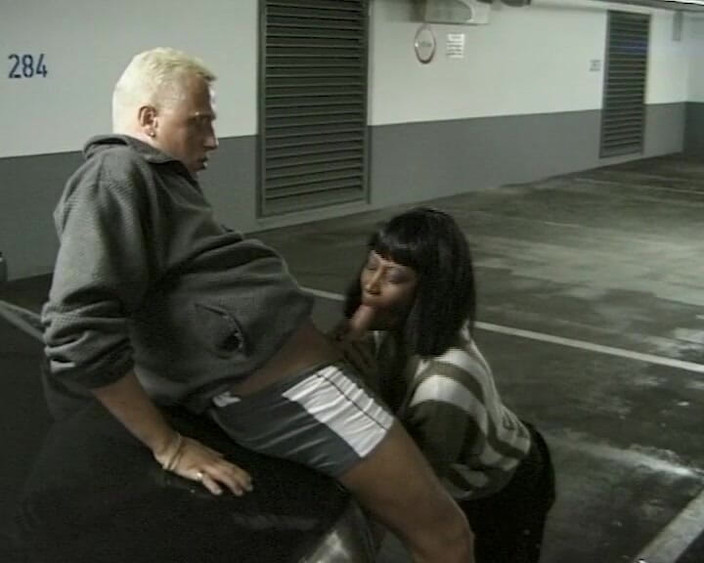 BB Video - Old School: Una teen tedesca amatoriale ebano tedesca mora all'aperto