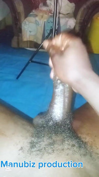बड़ी गांड वाली लैटिना Gem अपनी मोटी गांड चोद रही है