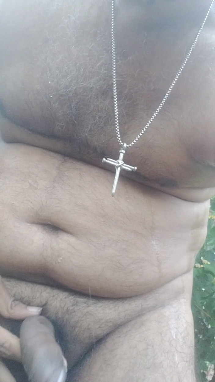 Nani Top: Sexe nu dans une forêt ouverte...